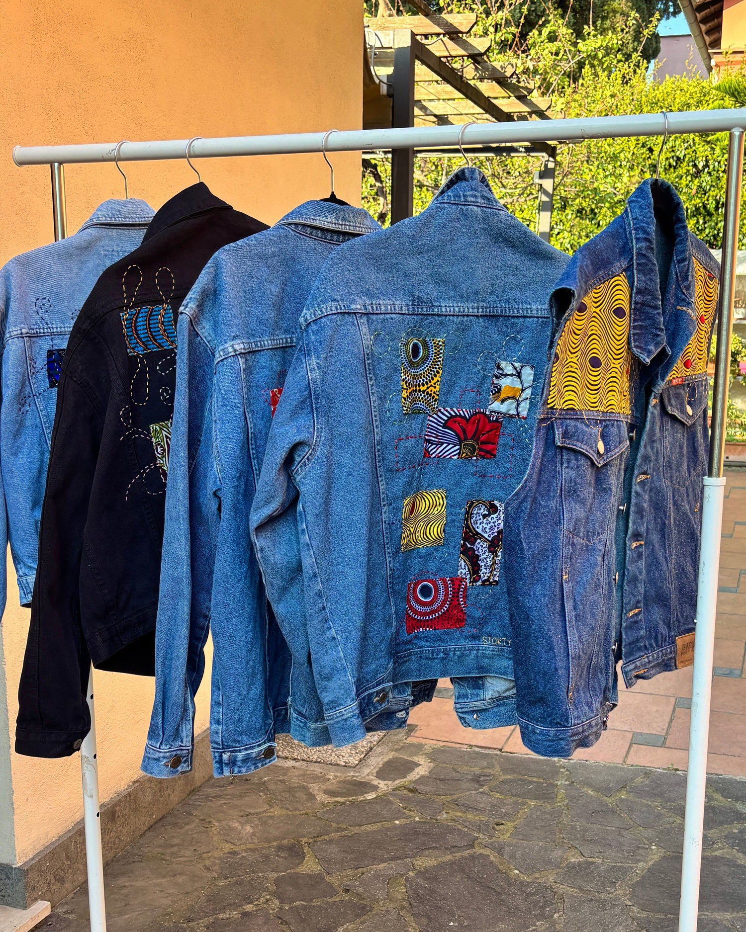 giacche di jeans con upcycling