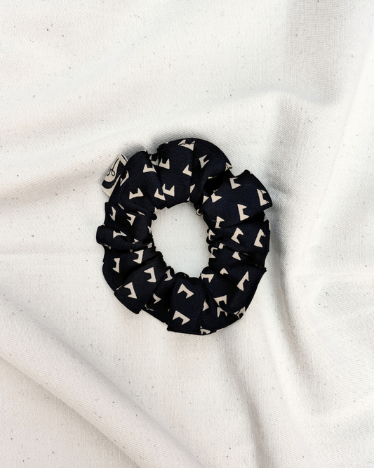 Scrunchie nero orecchie di gatto